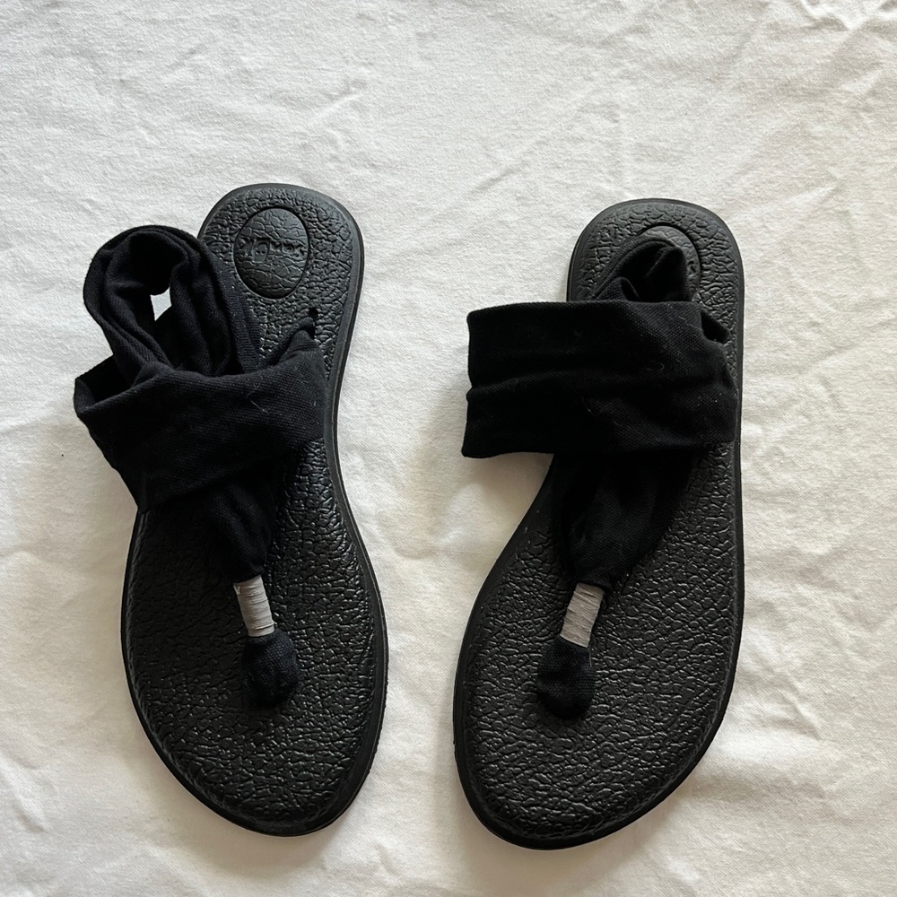 Sanuk sandals brand new